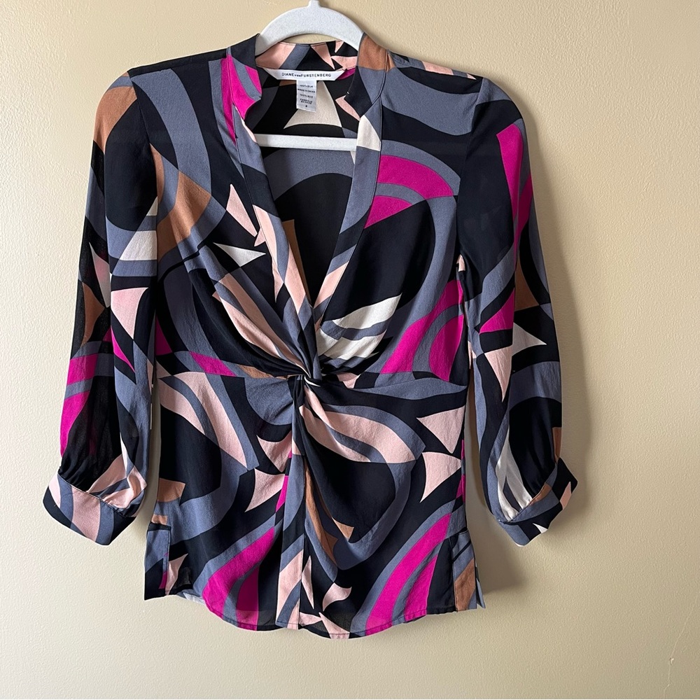 Diane Von Furstenberg Abstract Twist-Front V-Neck Blouse - Black/Magenta/Pink